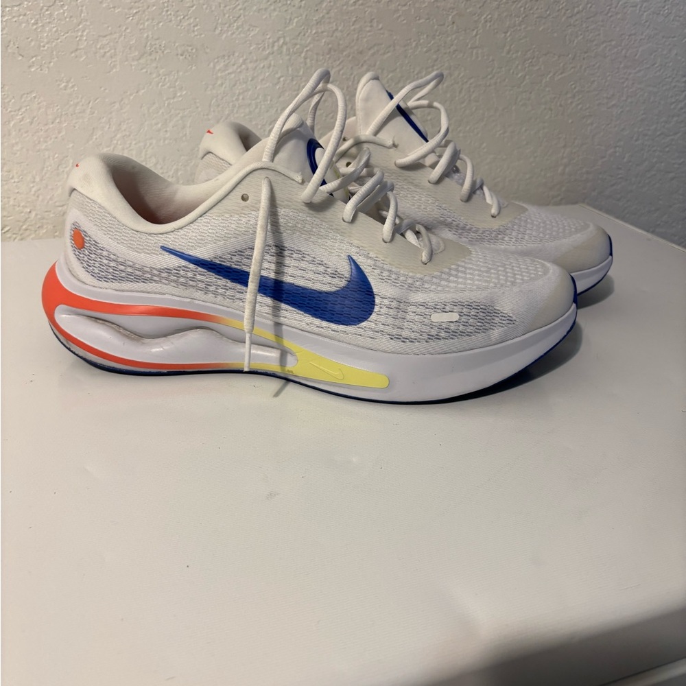 Nike Zoom Air Journey White Sneakers with Blue and Orange Accents